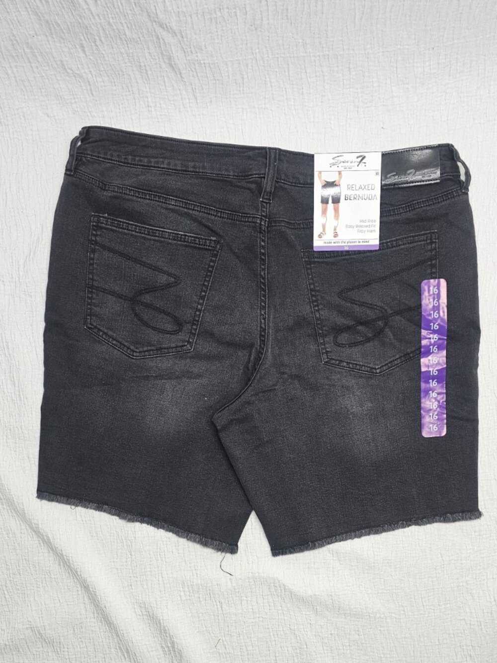Seven7 Women's Mid Rise Relaxed Bermuda Jean Short Black - Picture 4 of 4